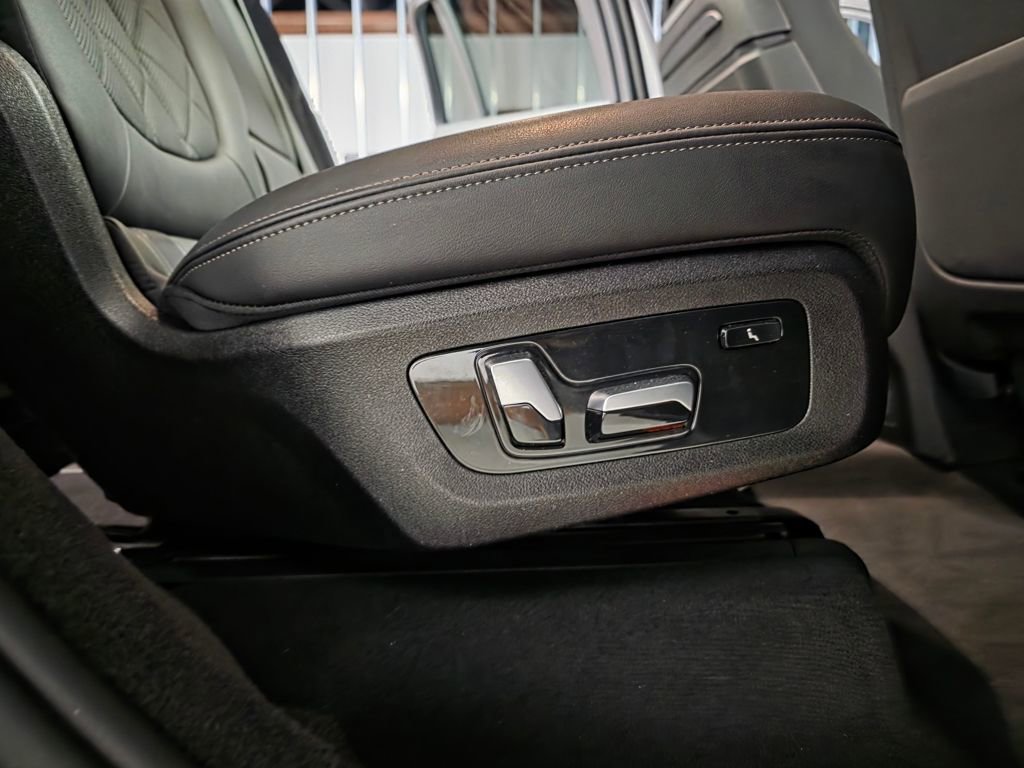 Used 2025 BMW X7 xDrive40i w/ Premium Package image 29