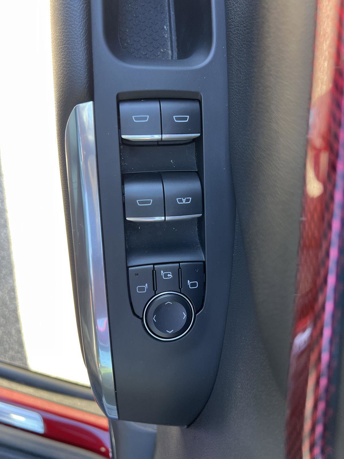 Used 2024 Chevrolet Traverse RS image 40