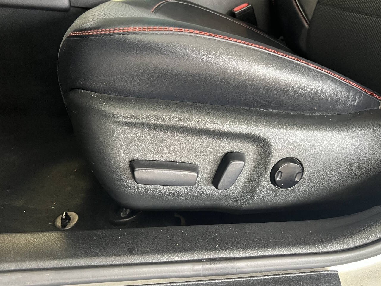 Used 2017 Toyota Camry SE FWD image 25