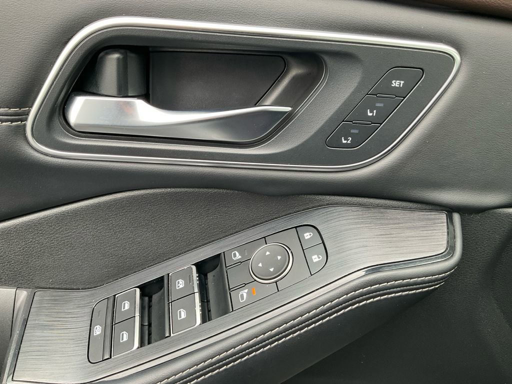 Used 2023 Nissan Rogue Platinum w/ Platinum Premium Package image 27