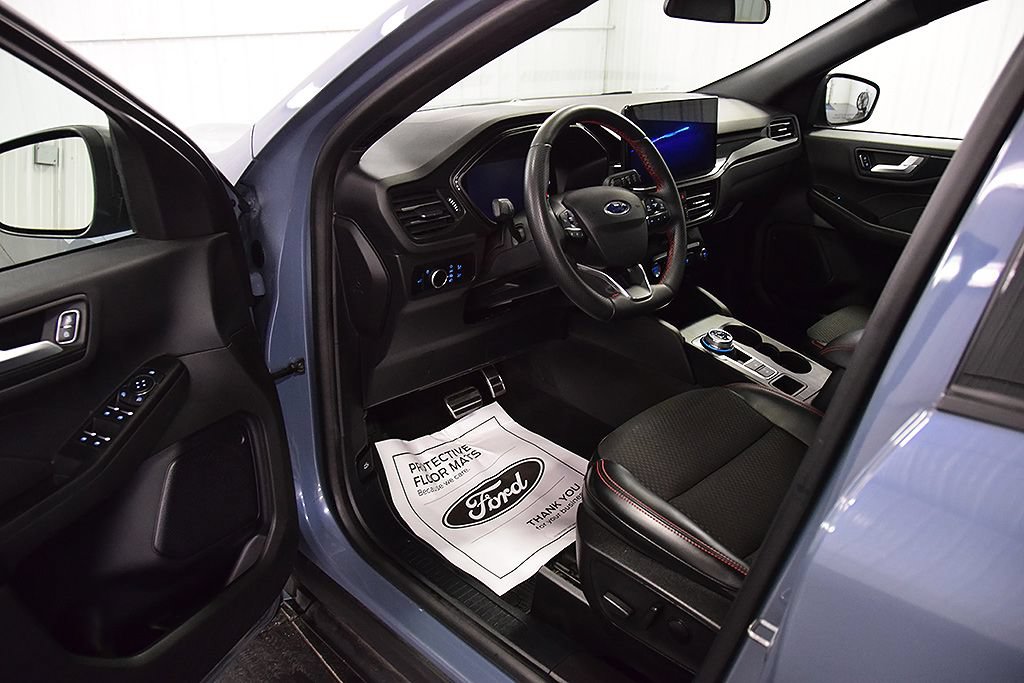 Used 2023 Ford Escape ST-Line w/ Tech Pack #1 AWD/4WD image 14
