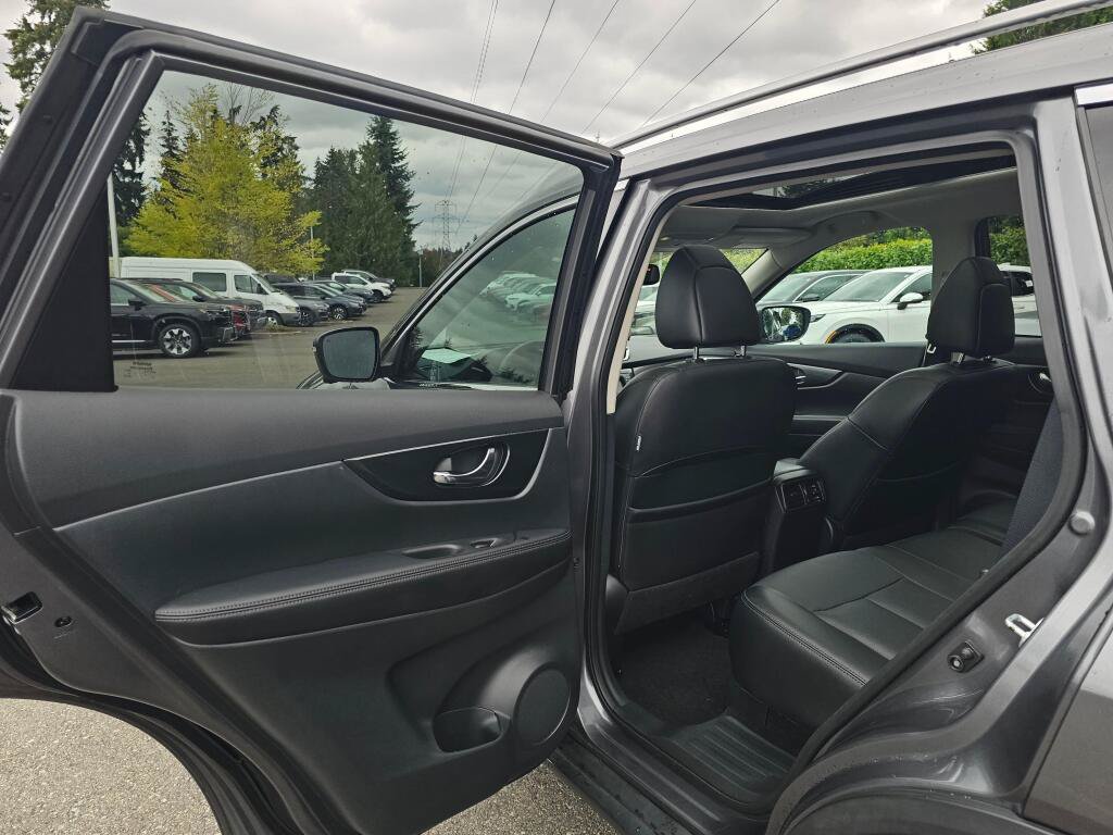 Used 2016 Nissan Rogue SL w/ SL Premium Package AWD/4WD image 20