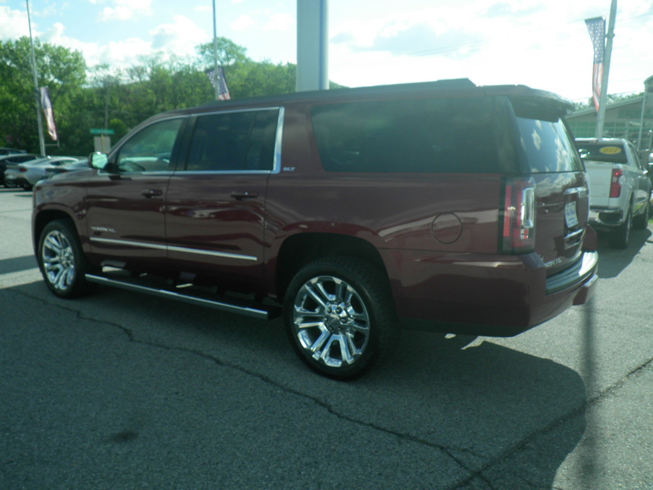 Used 2018 GMC Yukon XL SLT w/ Premium Edition image 4