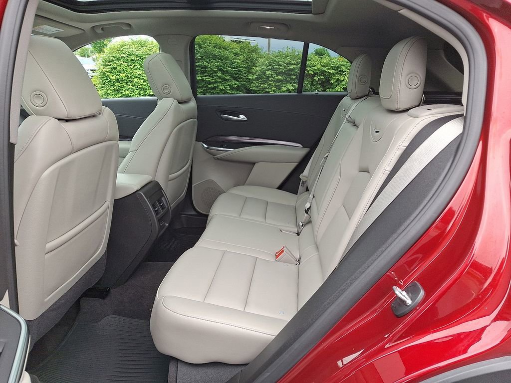 Certified 2023 Cadillac XT4 Luxury w/ Cold Weather Package AWD/4WD image 10