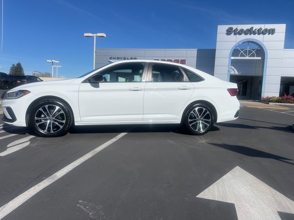 Used 2025 Volkswagen Jetta Sport image 16