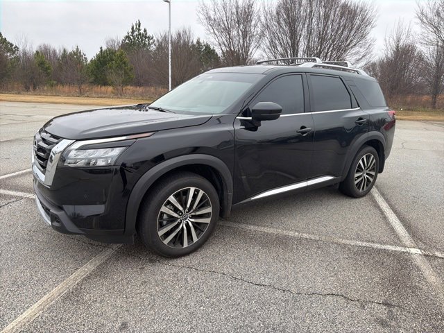 Used 2025 Nissan Pathfinder Platinum image 19