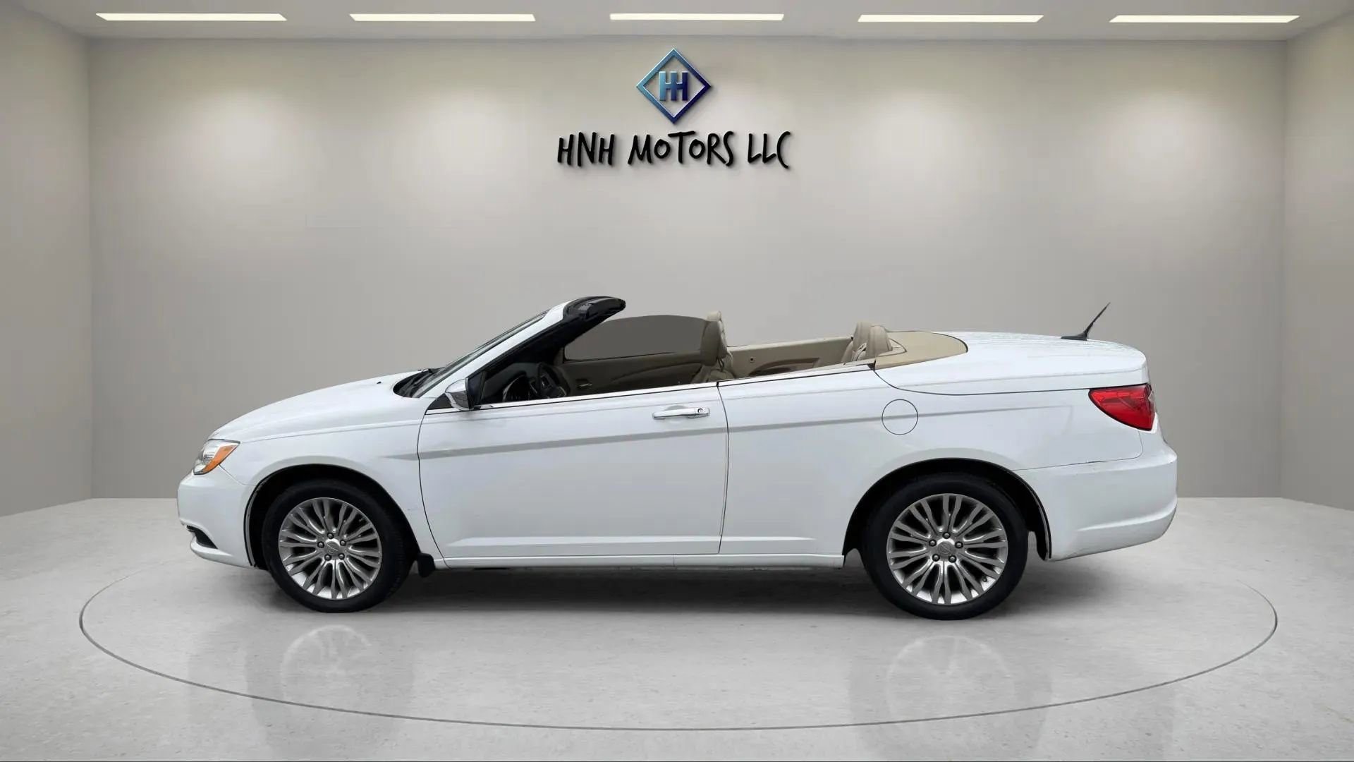 Used 2013 Chrysler 200 Limited image 16