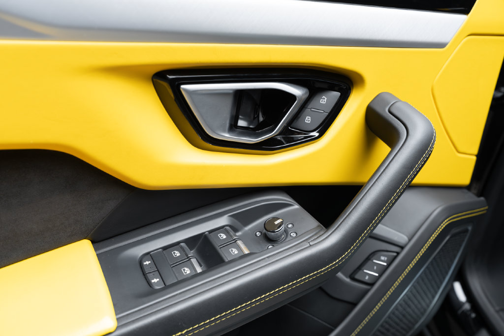 Used 2020 Lamborghini Urus AWD/4WD image 24