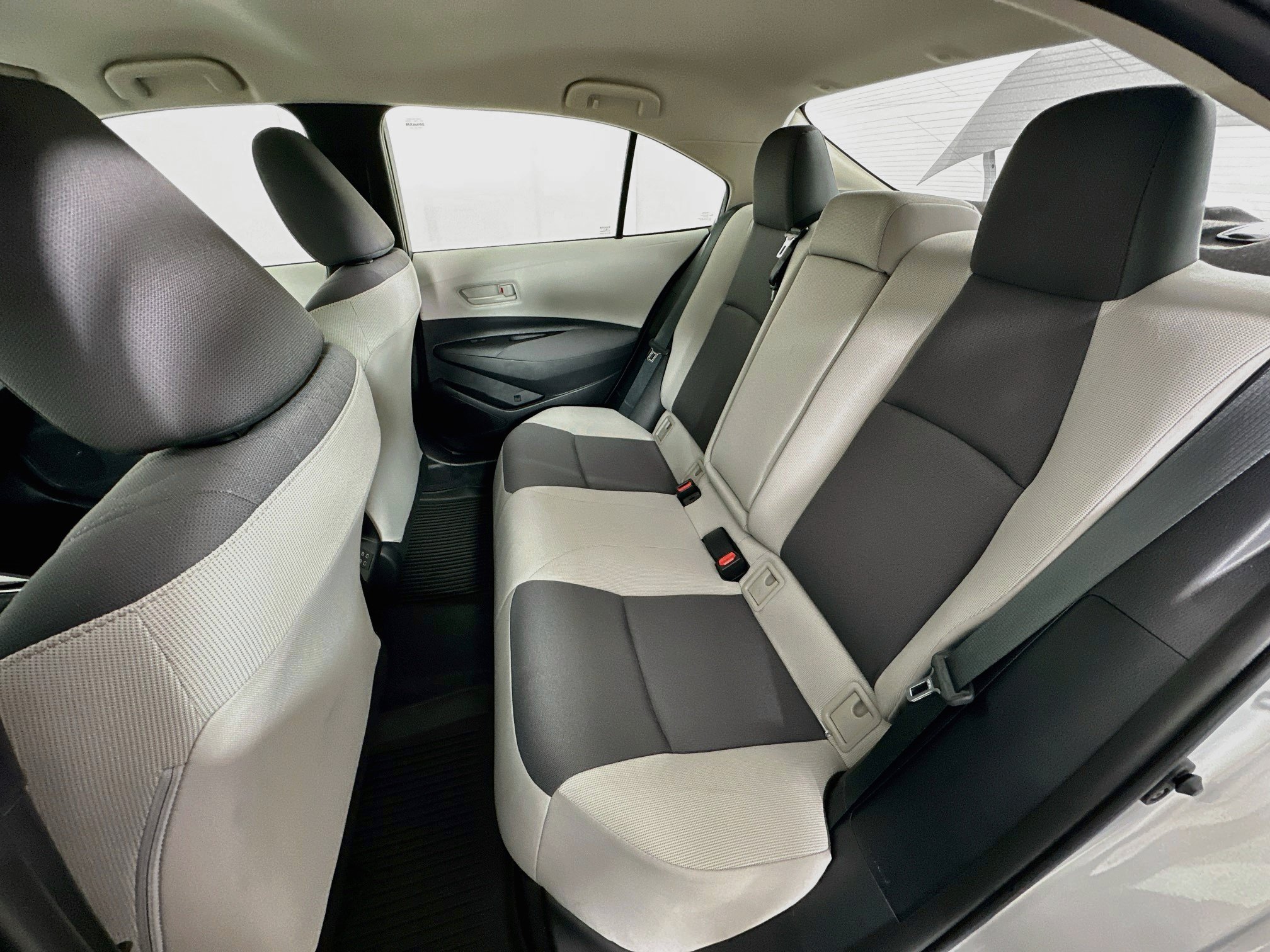 Used 2025 Toyota Corolla LE FWD image 25