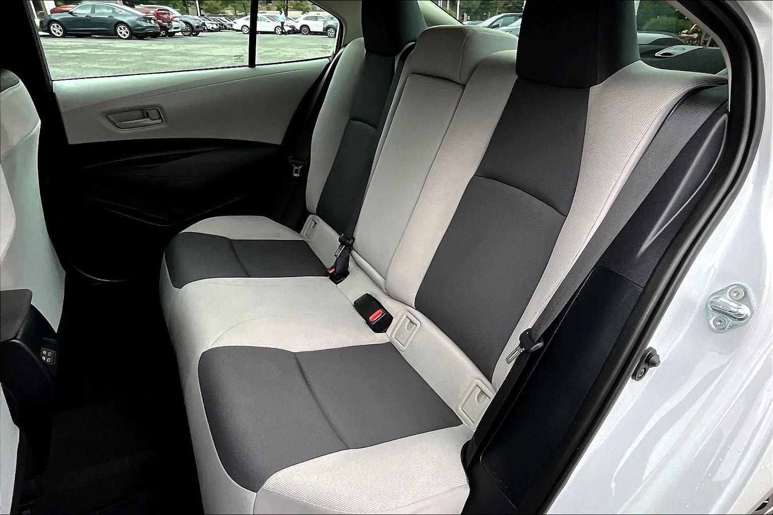 Used 2025 Toyota Corolla LE FWD image 27