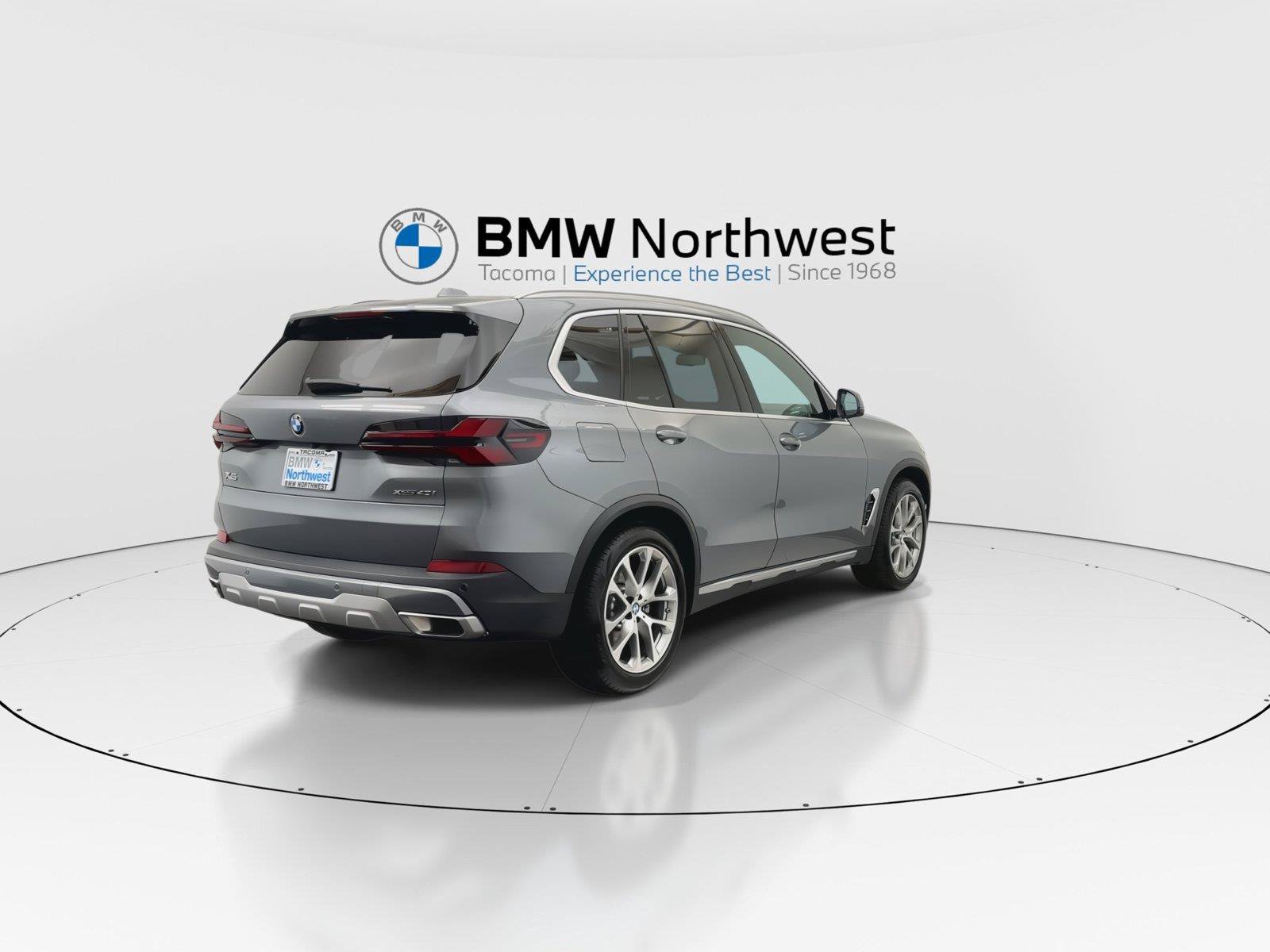 Used 2024 BMW X5 xDrive40i AWD/4WD image 3