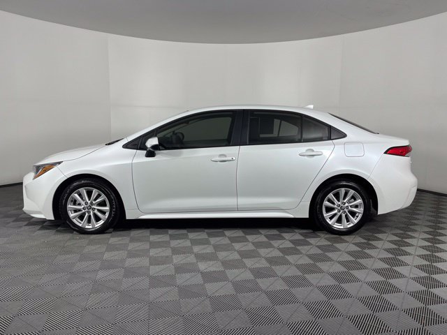 Used 2023 Toyota Corolla LE w/ LE Convenience Package FWD image 7