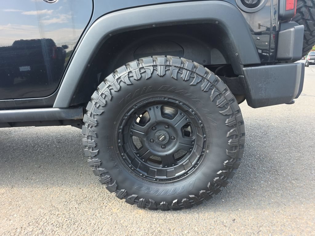 Used 2015 Jeep Wrangler Unlimited Rubicon w/ Dual Top Group AWD/4WD image 12
