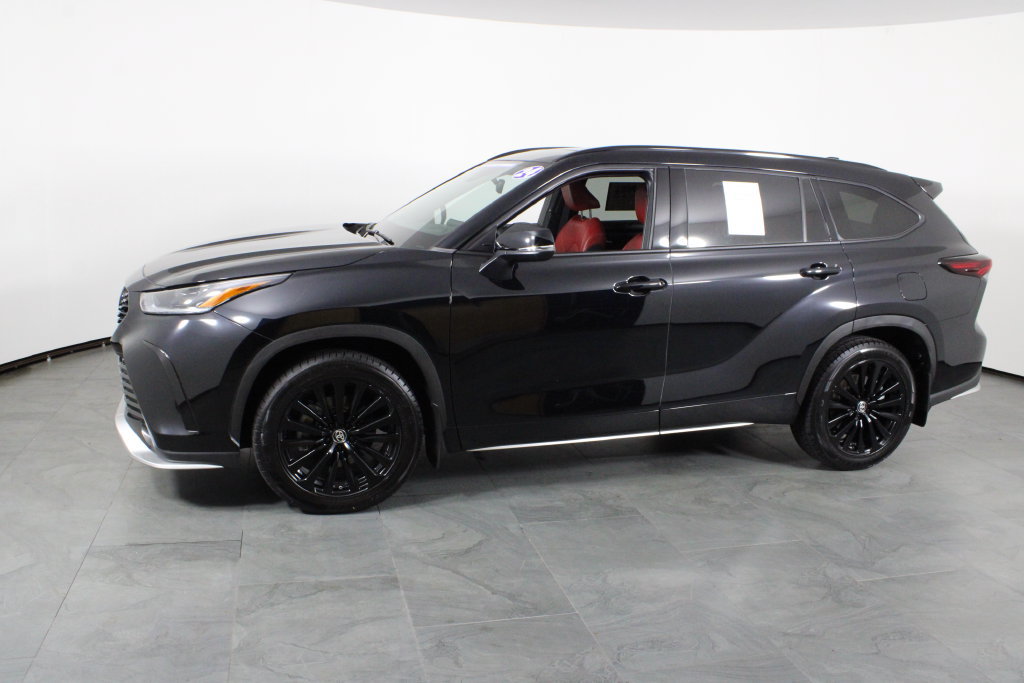 Used 2024 Toyota Highlander XSE FWD image 13