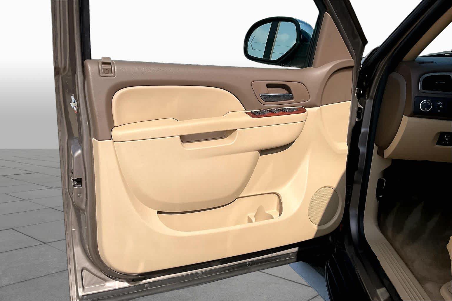 Used 2011 Chevrolet Tahoe LT w/ Texas Edition RWD image 16