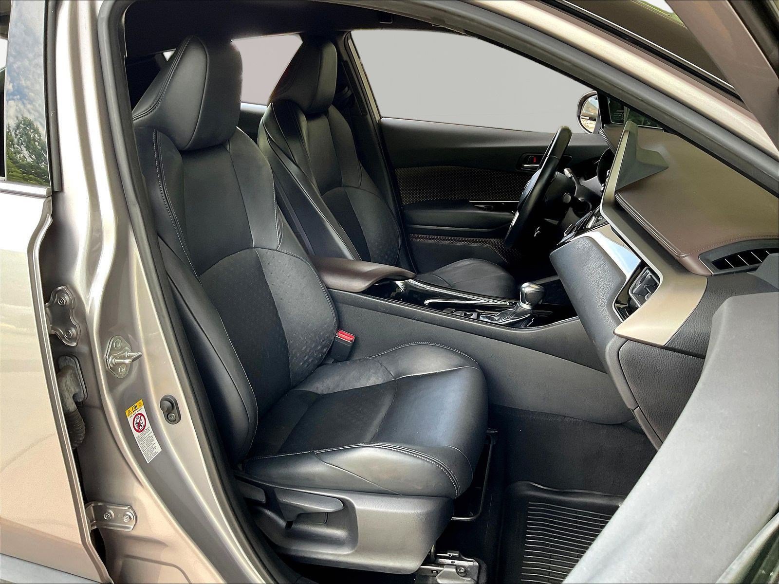 Used 2019 Toyota C-HR Limited FWD image 28