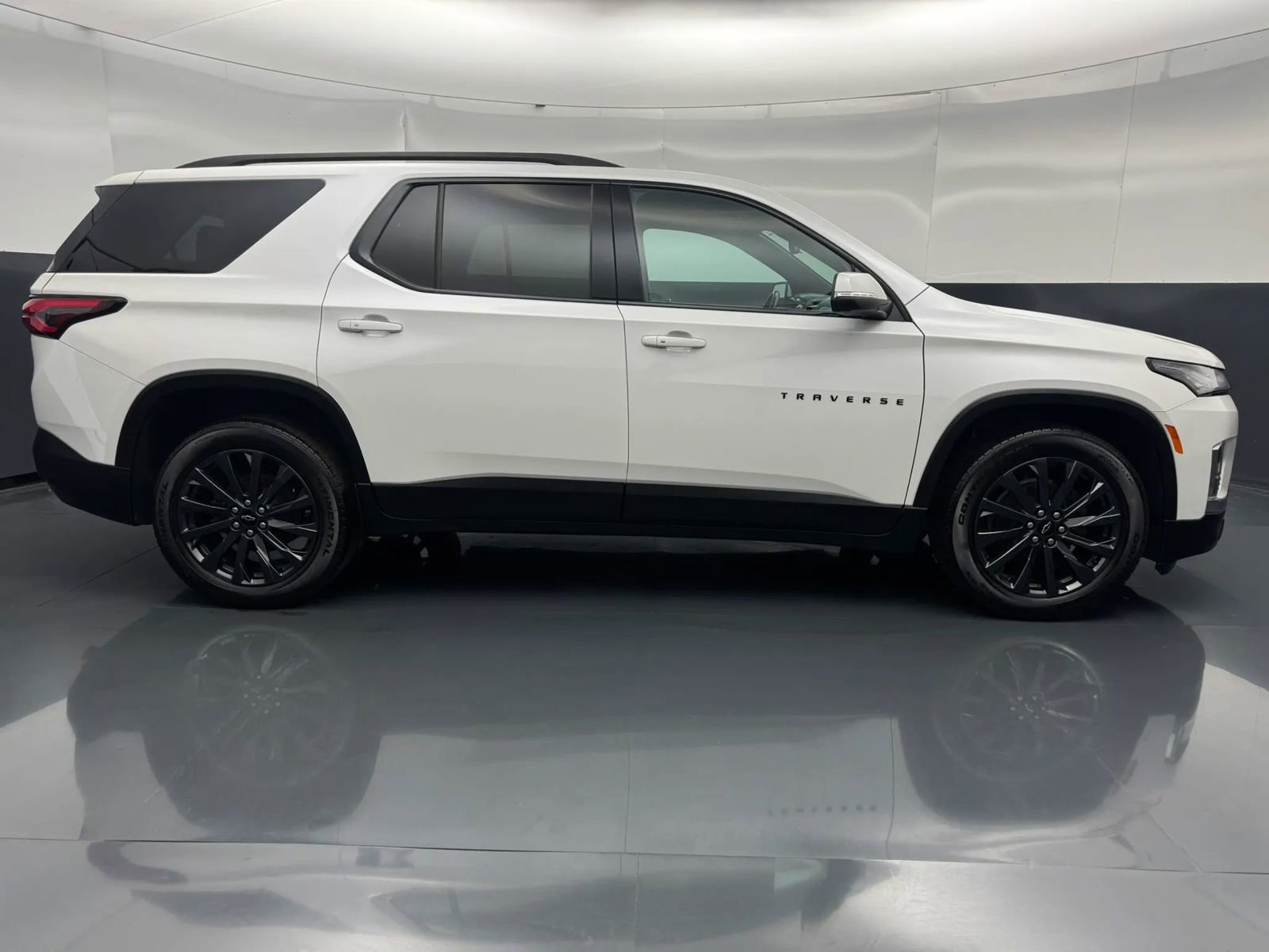Used 2023 Chevrolet Traverse RS AWD/4WD image 2