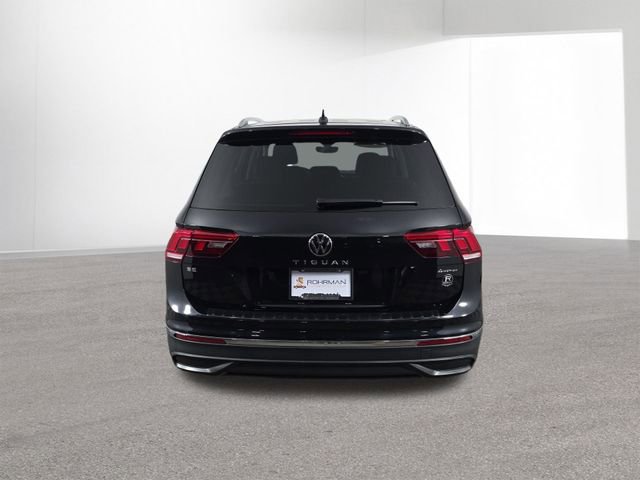 Used 2023 Volkswagen Tiguan SE w/ Panoramic Sunroof Package image 16