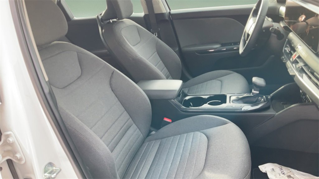 Used 2025 Kia K4 EX image 15