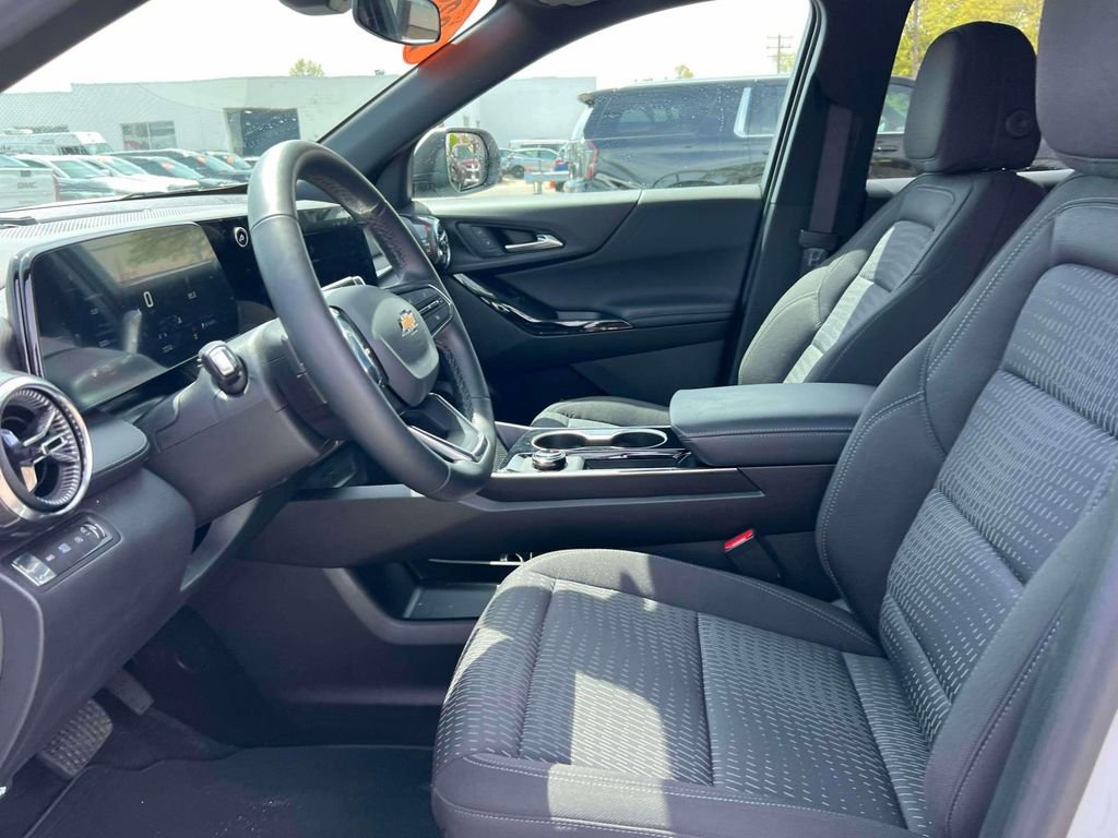 Used 2026 Chevrolet Equinox LT AWD/4WD image 18