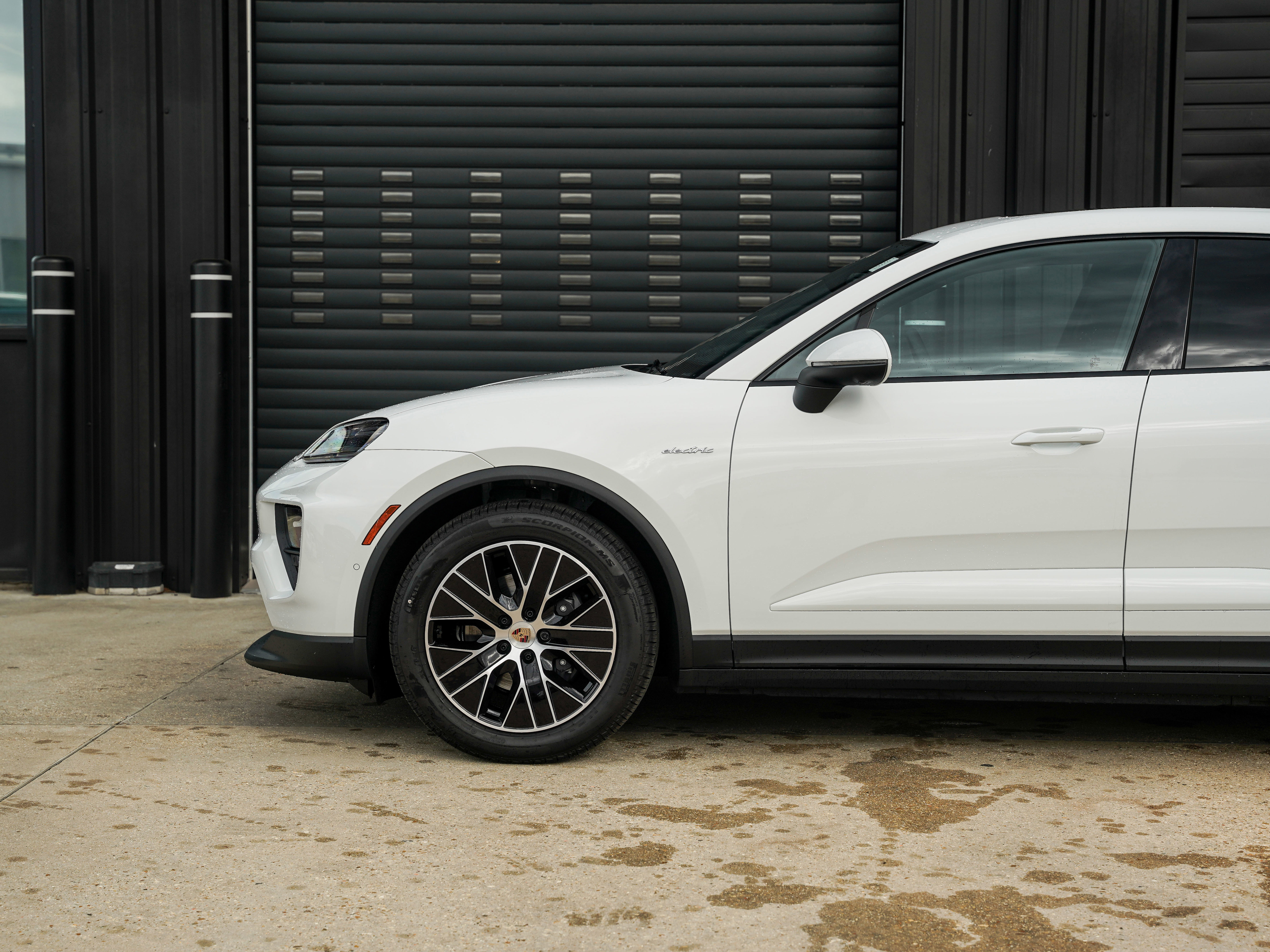 Certified 2025 Porsche Macan Electric image 11