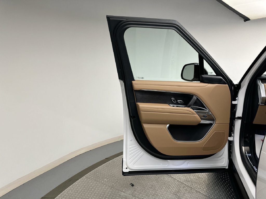 New 2025 Land Rover Range Rover SE AWD/4WD image 7