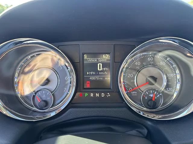Used 2016 Chrysler Town & Country Touring w/ Driver Convenience Group FWD image 10