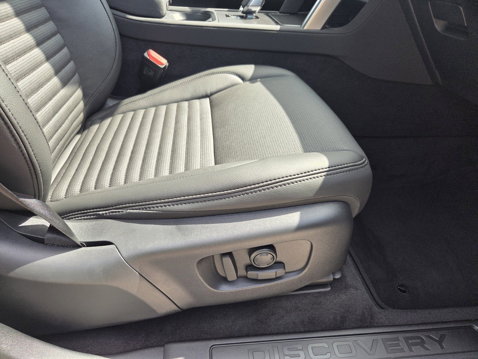 New 2025 Land Rover Discovery Sport S image 11