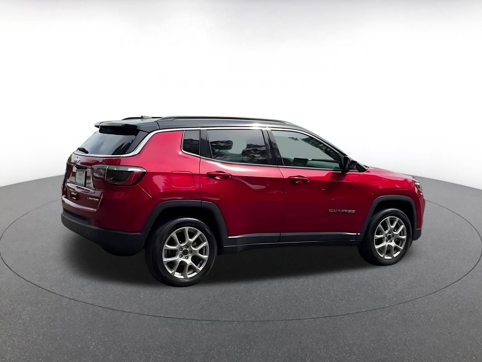 Used 2025 Jeep Compass Limited image 15