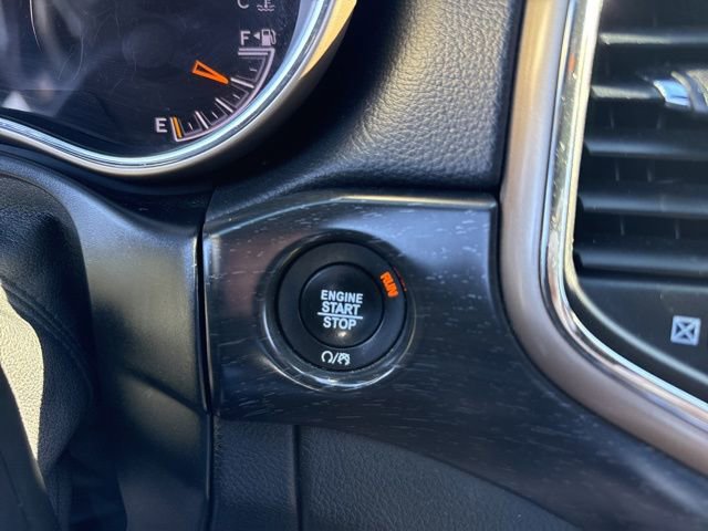 Used 2017 Jeep Grand Cherokee Laredo w/ Quick Order Package 23E image 39