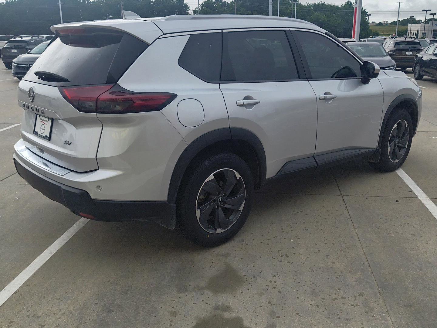 Used 2024 Nissan Rogue SV w/ SV Premium Package FWD image 18