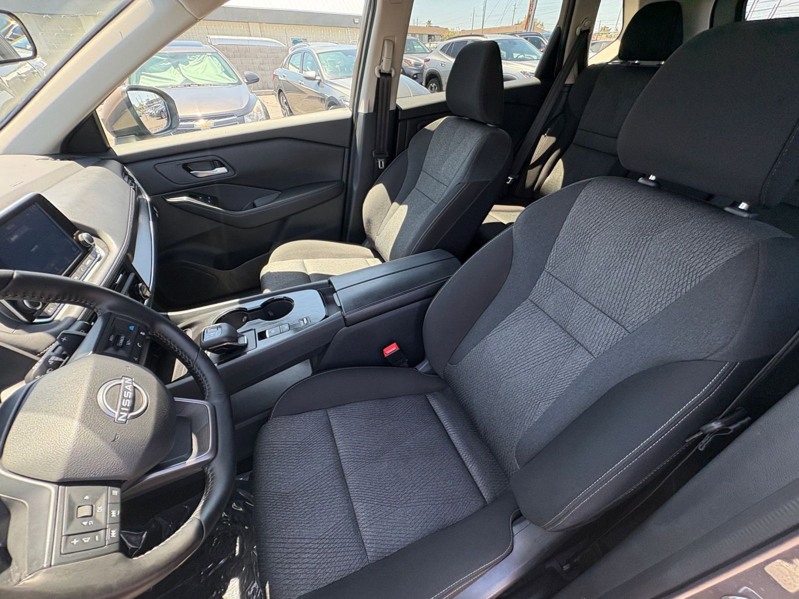 Used 2025 Nissan Rogue SV FWD image 38