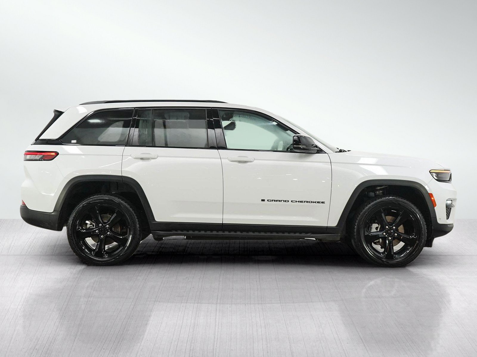 Used 2024 Jeep Grand Cherokee Limited w/ Luxury Tech Group II AWD/4WD image 7