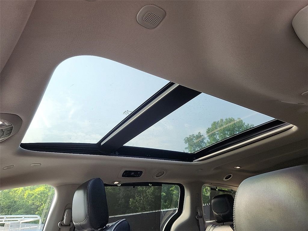 Used 2023 Chrysler Pacifica Limited image 16