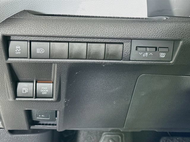 Used 2025 Toyota Sienna XLE FWD image 10