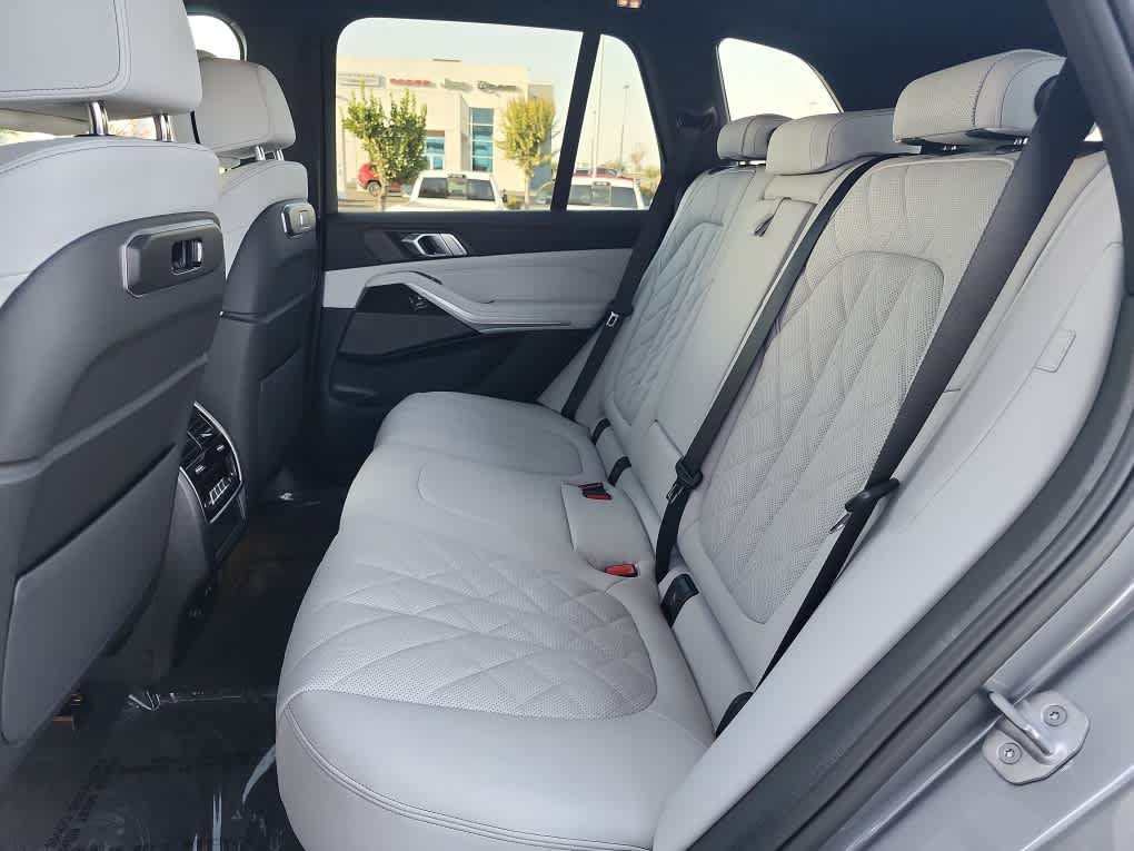 New 2026 BMW X5 sDrive40i w/ M Sport Package RWD image 24