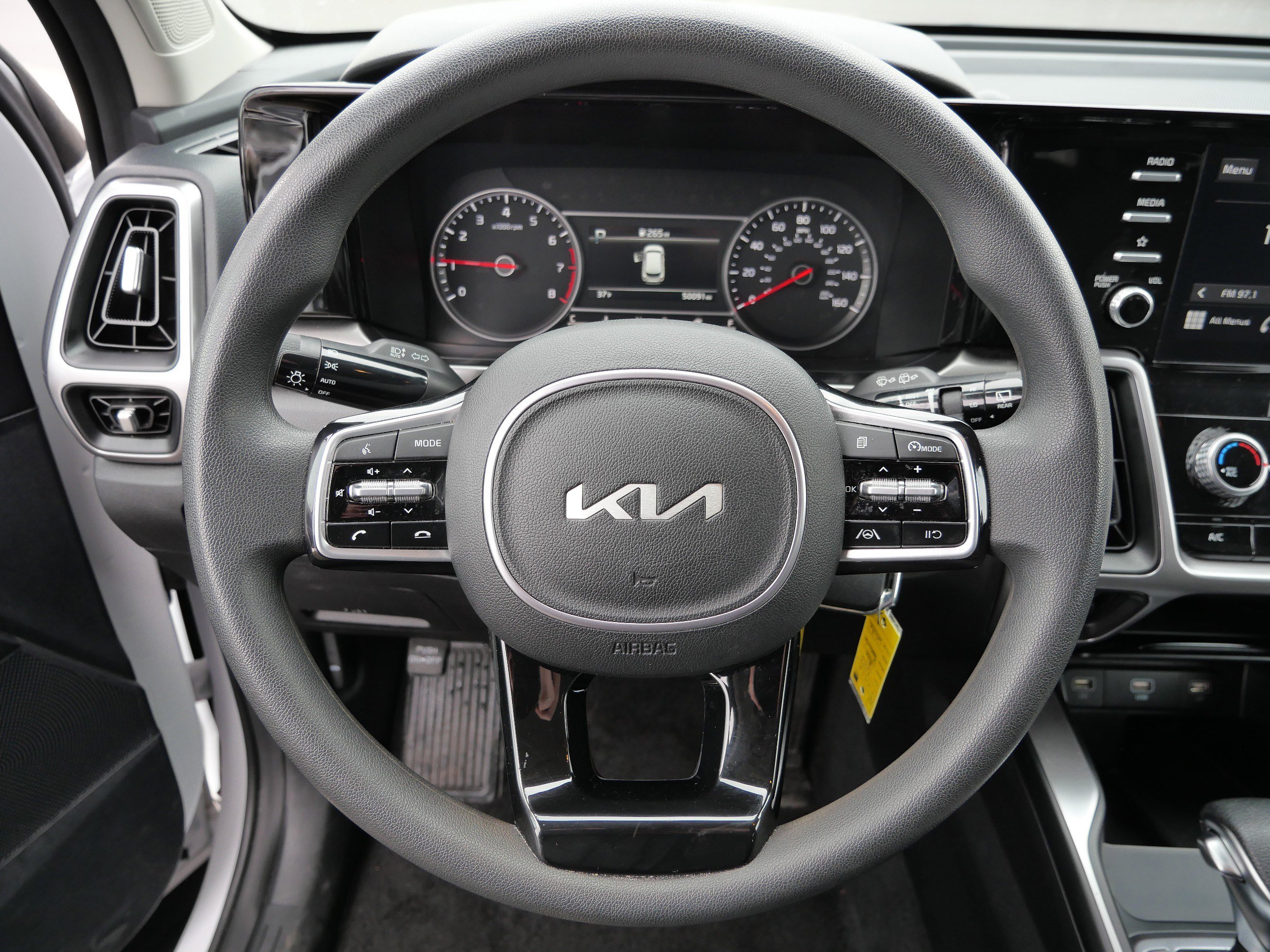 Used 2023 Kia Sorento LX image 26