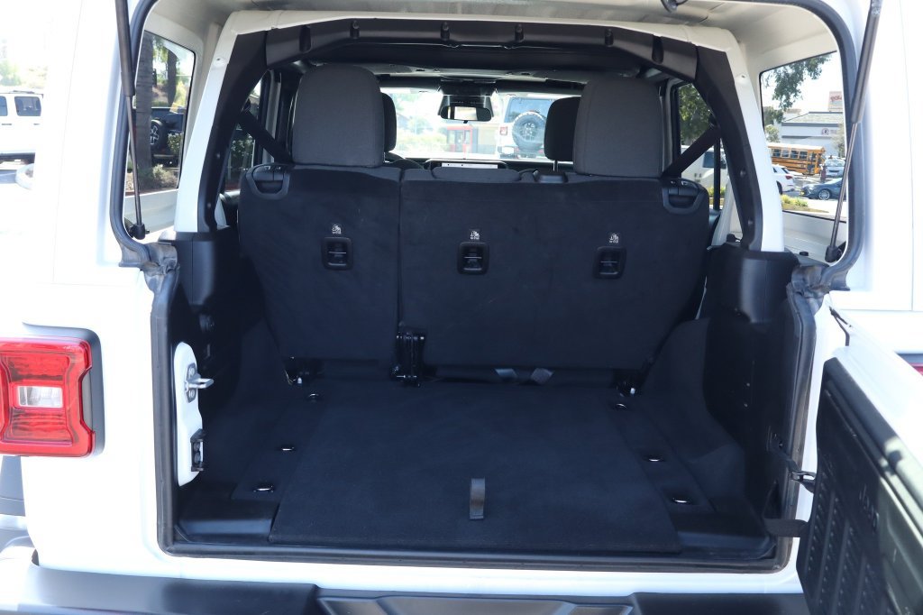 Certified 2025 Jeep Wrangler Unlimited Rubicon AWD/4WD image 34