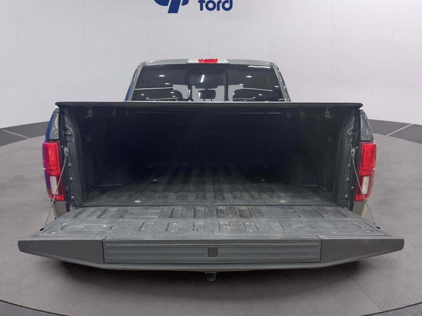 Used 2018 Ford F150 Platinum w/ Equipment Group 701A Luxury image 10