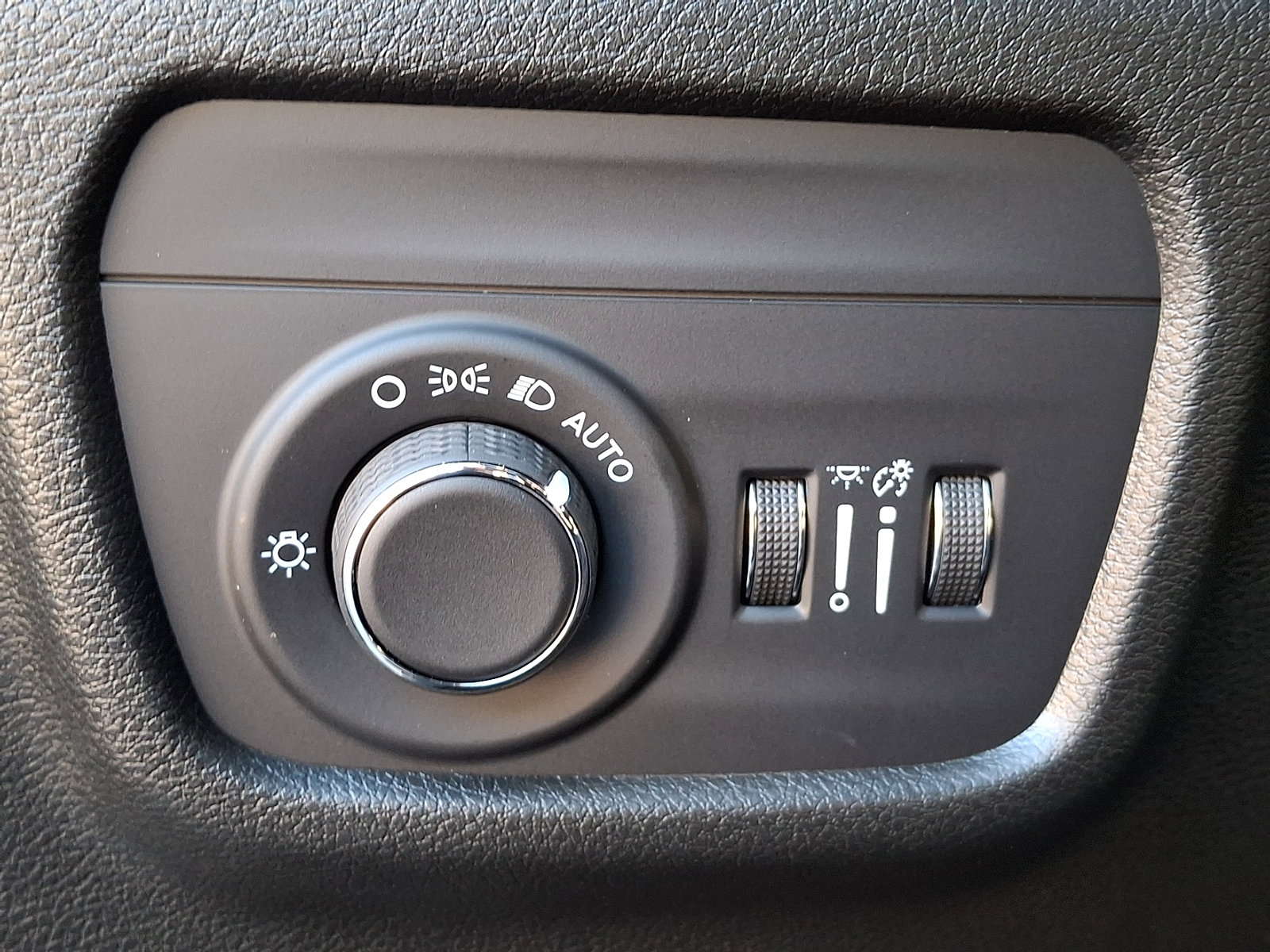 Used 2025 Jeep Grand Cherokee L Altitude image 27