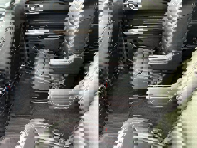 Certified 2022 Ford Explorer XLT w/ Equipment Group 202A image 25