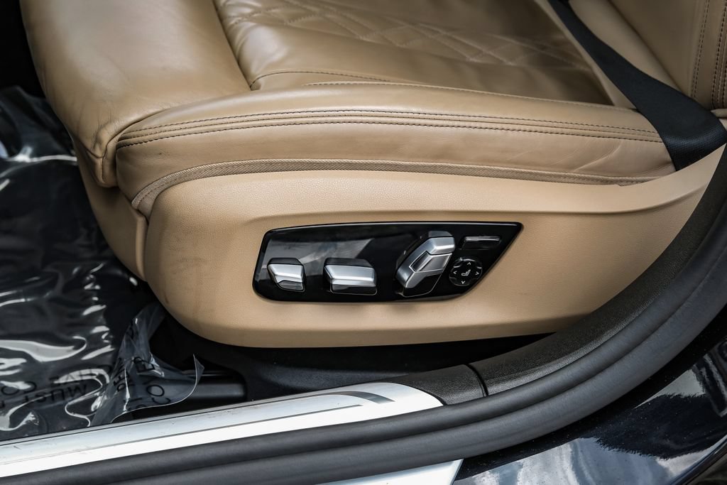 Used 2019 BMW 750i xDrive w/ M Sport Package AWD/4WD image 39