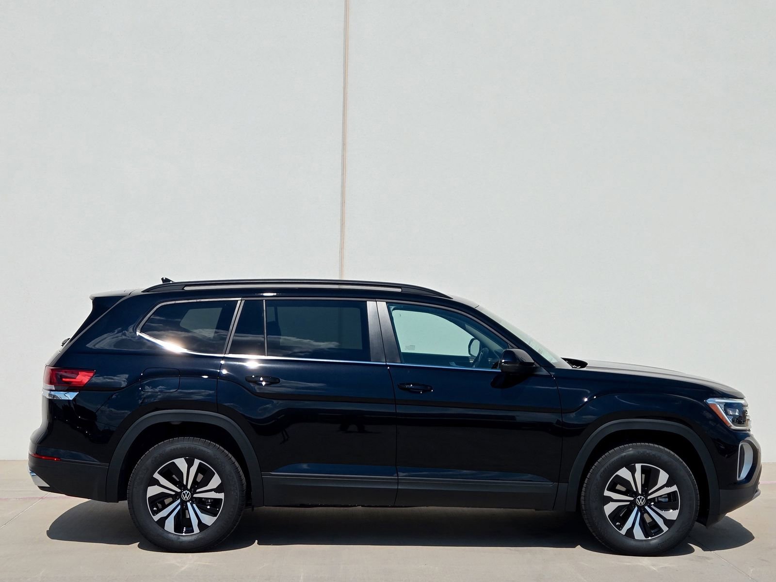 New 2026 Volkswagen Atlas SE image 4