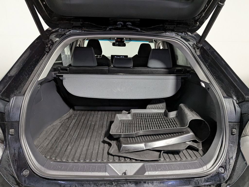 Used 2022 Toyota Venza LE image 45