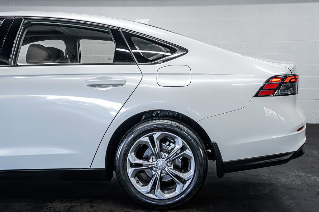 Used 2023 Honda Accord EX image 13