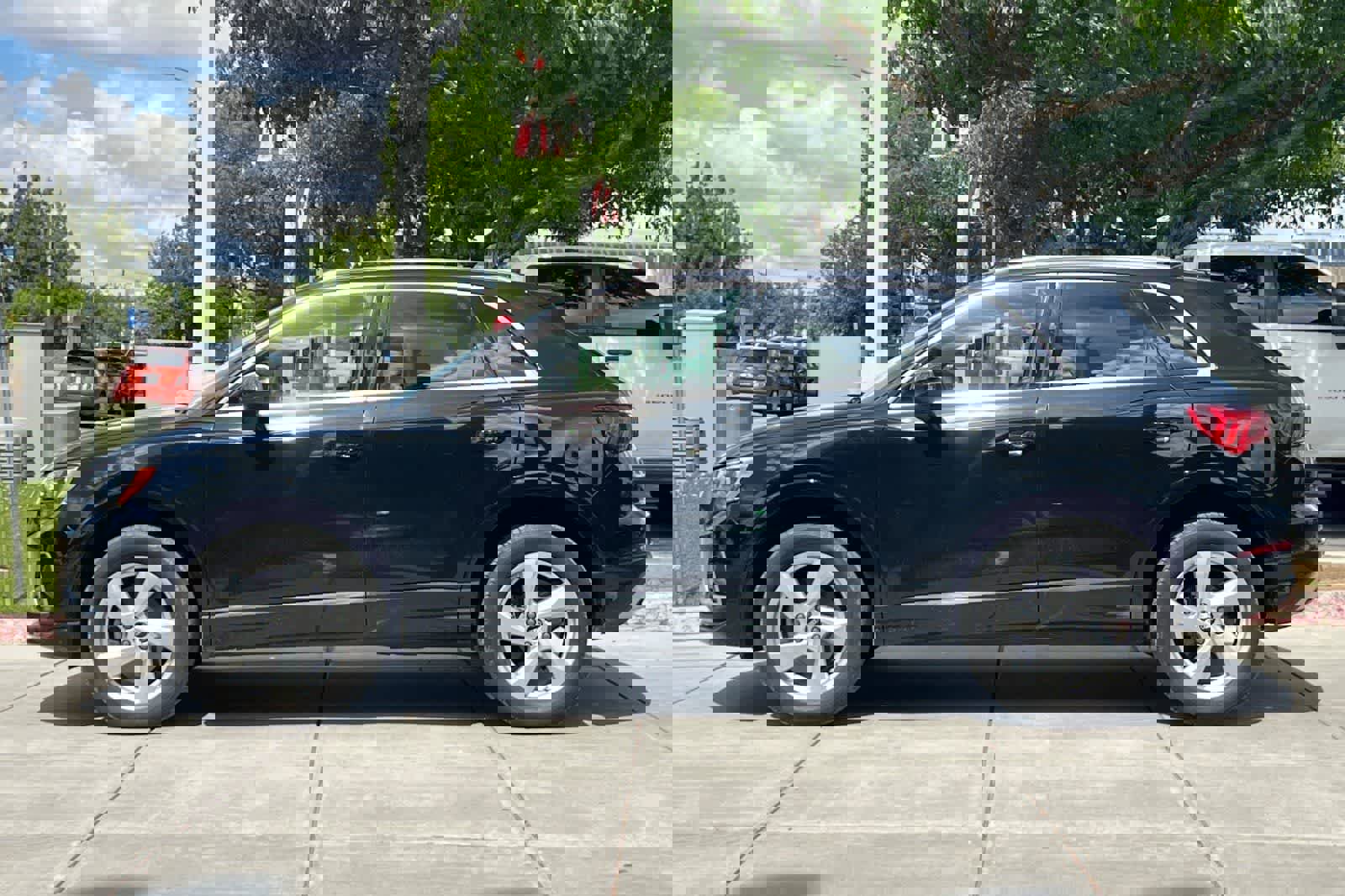 Used 2022 Audi Q3 2.0T Premium w/ Convenience Package image 6