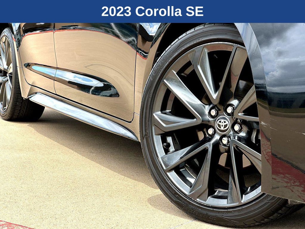 Used 2023 Toyota Corolla SE FWD image 2