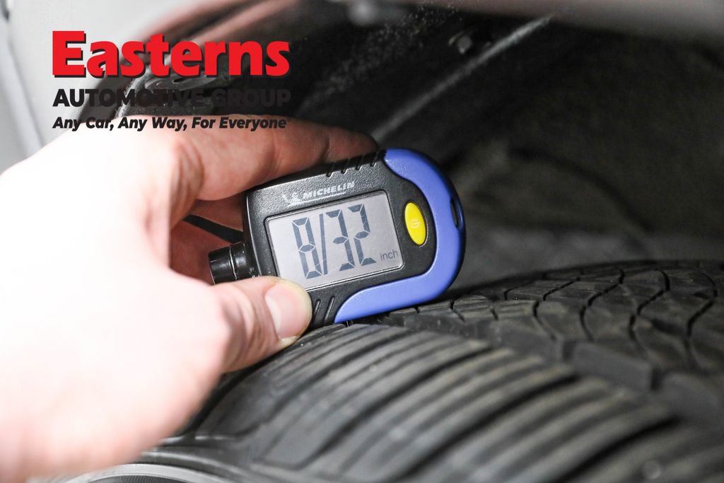 Used 2018 Toyota RAV4 SE image 28