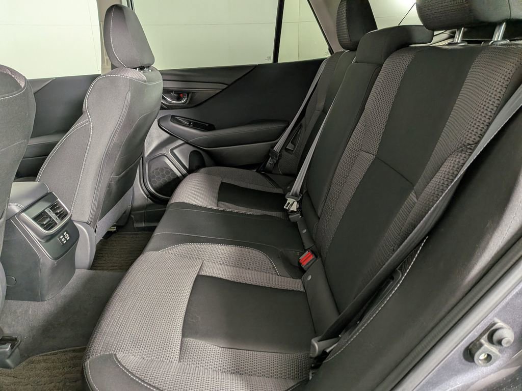 Used 2025 Subaru Outback Premium image 31