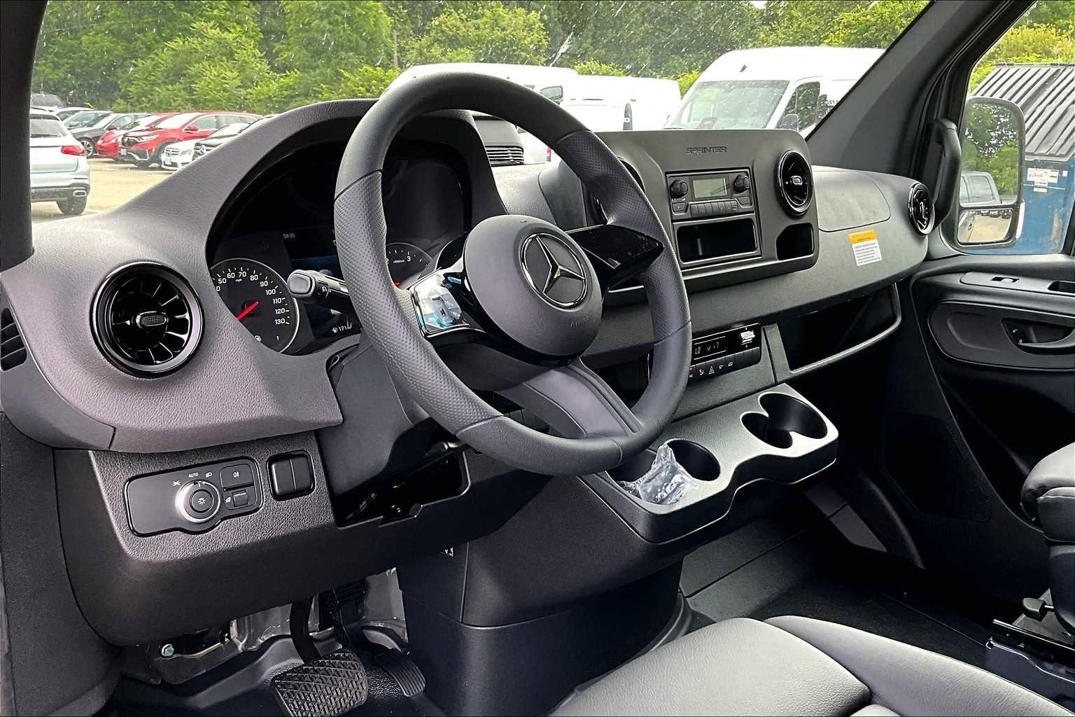 New 2025 Mercedes-Benz Sprinter 2500 image 10